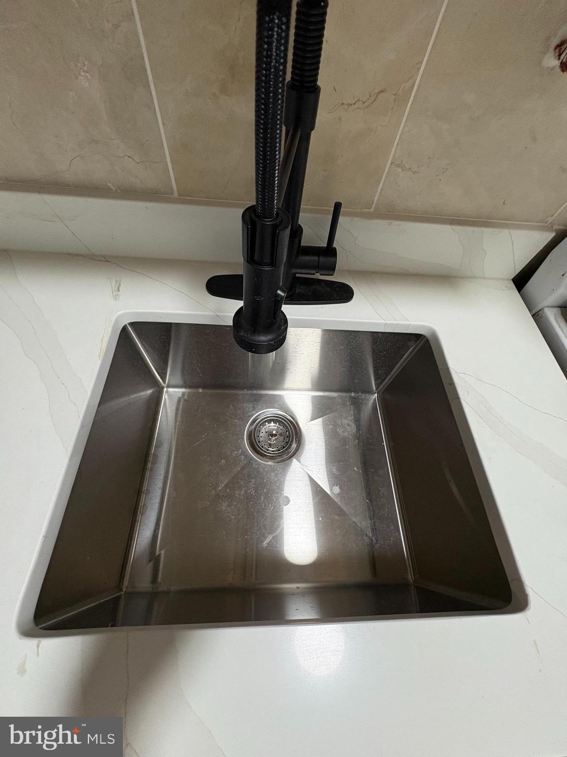 165 35th Street Northeast, Unit 2 Washington, DC 20019 - Photo 8 of 12 a close view of stove