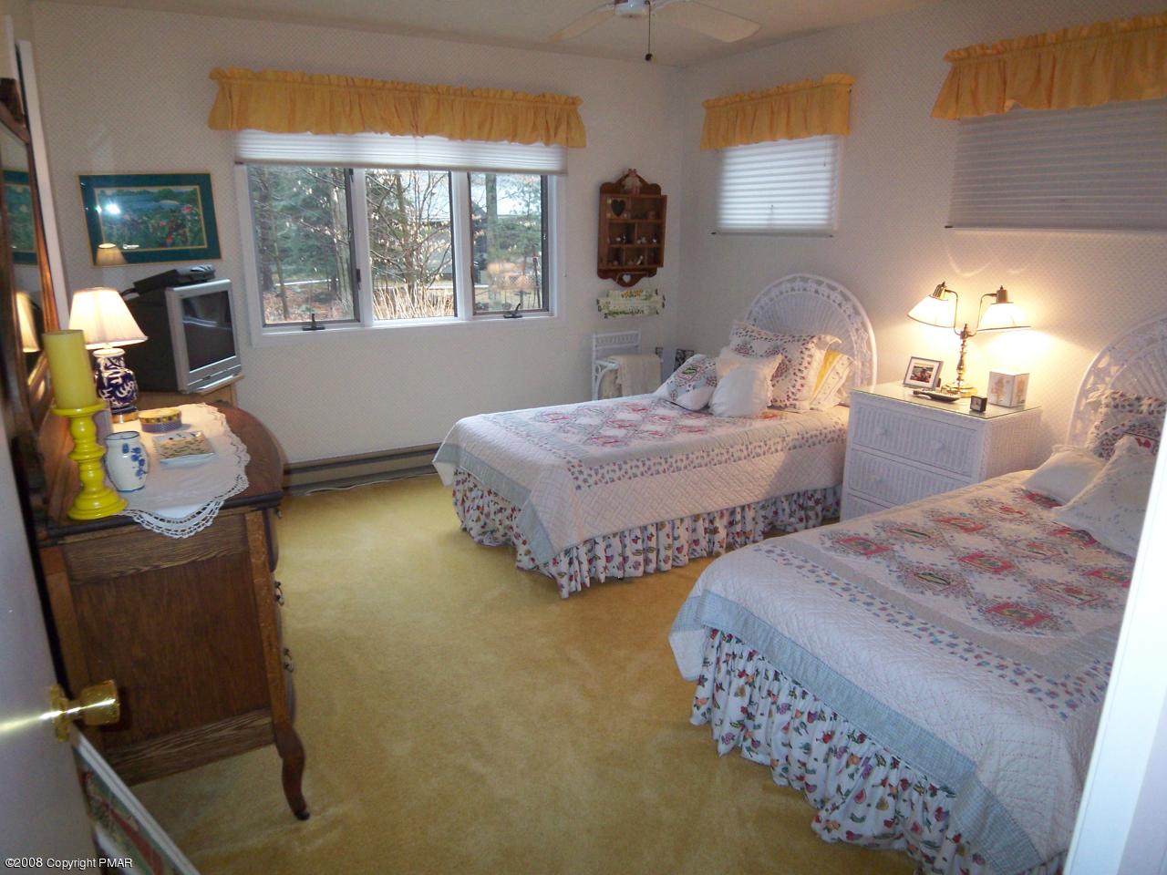 14 Evergreen Road Pocono Pines, PA 18350 - Photo 13 of 24 BEDROOM 3