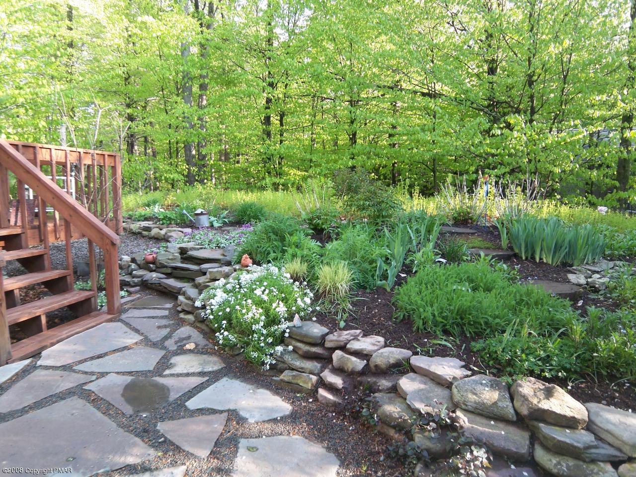 14 Evergreen Road Pocono Pines, PA 18350 - Photo 20 of 24 GARDEN
