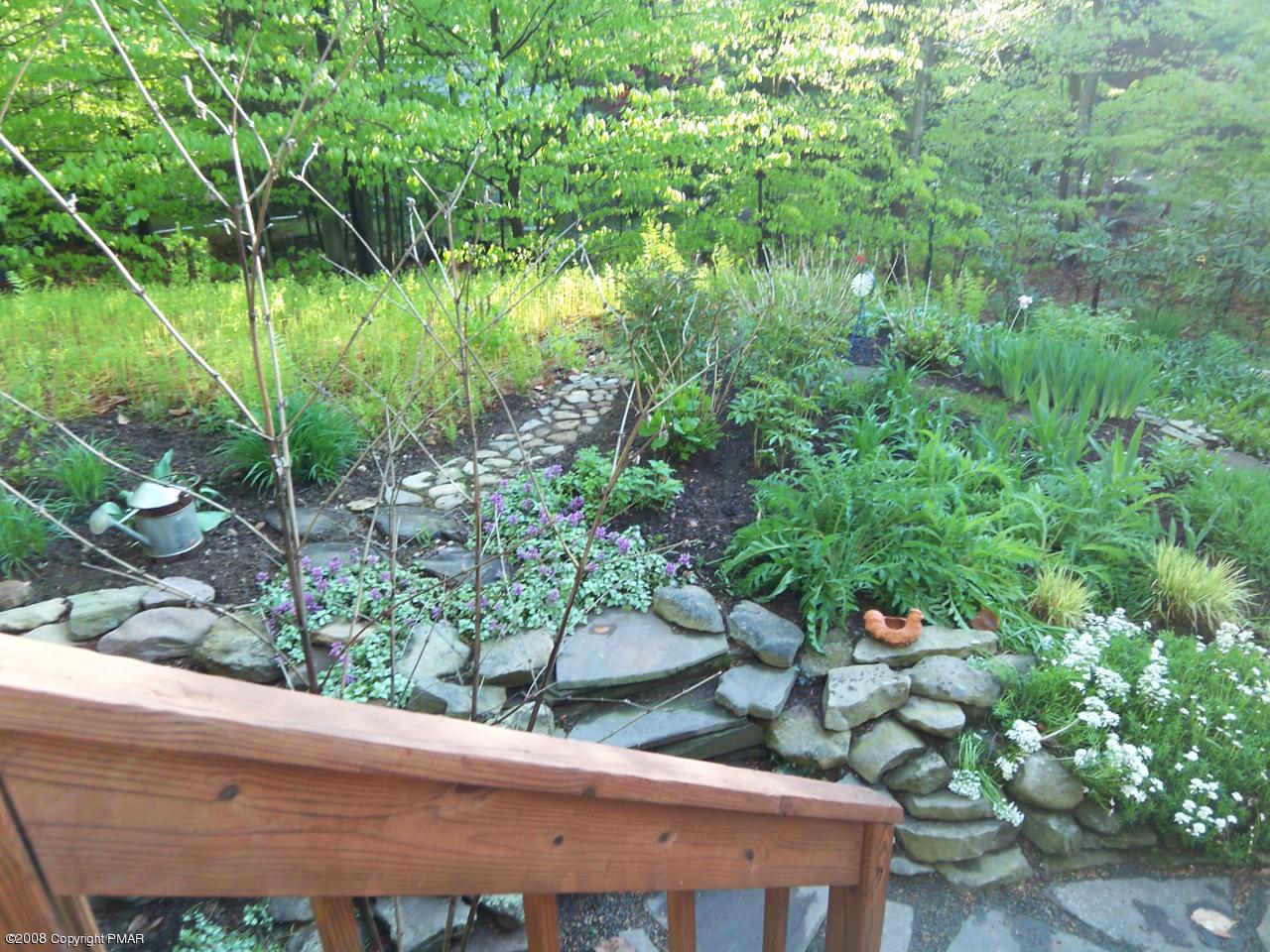 14 Evergreen Road Pocono Pines, PA 18350 - Photo 21 of 24 GARDEN