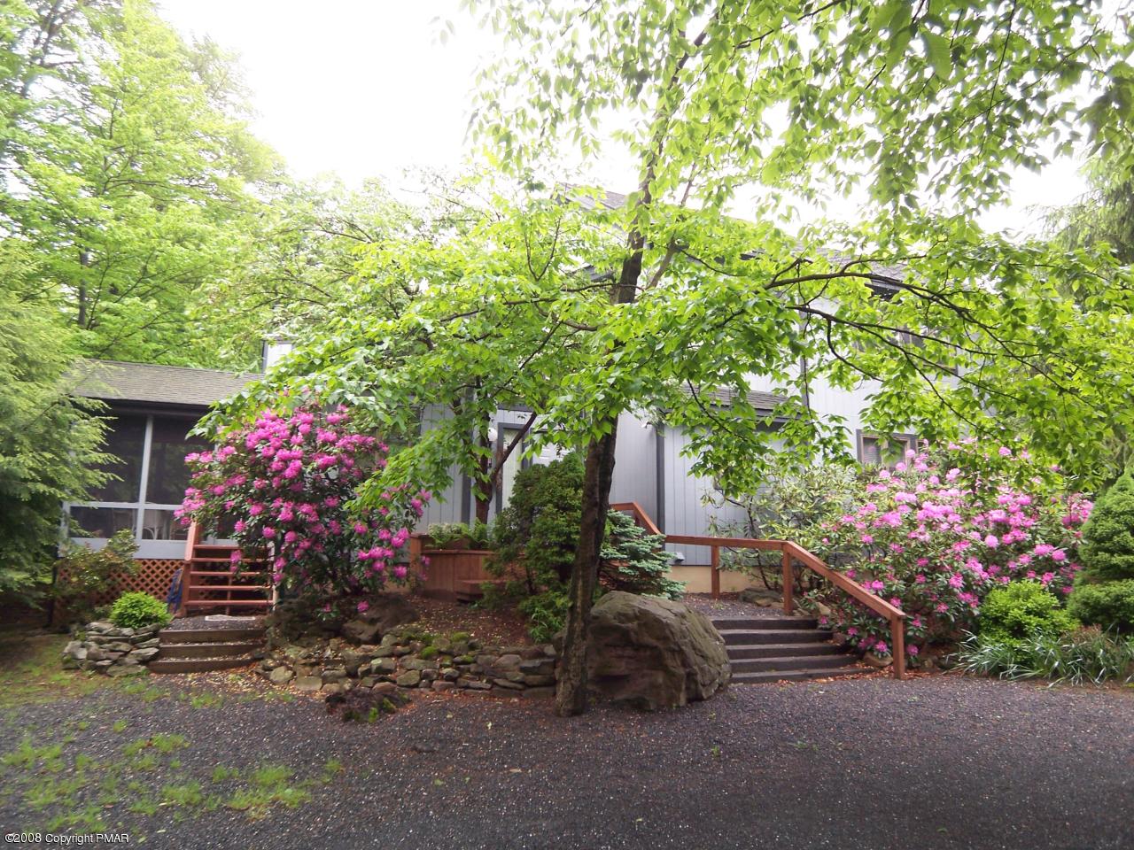 14 Evergreen Road Pocono Pines, PA 18350 - Photo 22 of 24 SIDE YARD/SCREENED PORCH