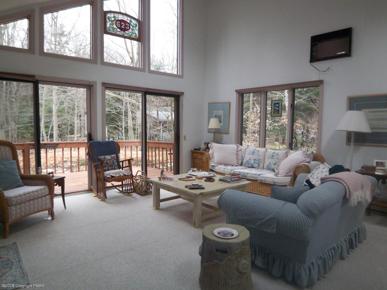 14 Evergreen Road Pocono Pines, PA 18350 - Photo 6 of 24 LIVING ROOM