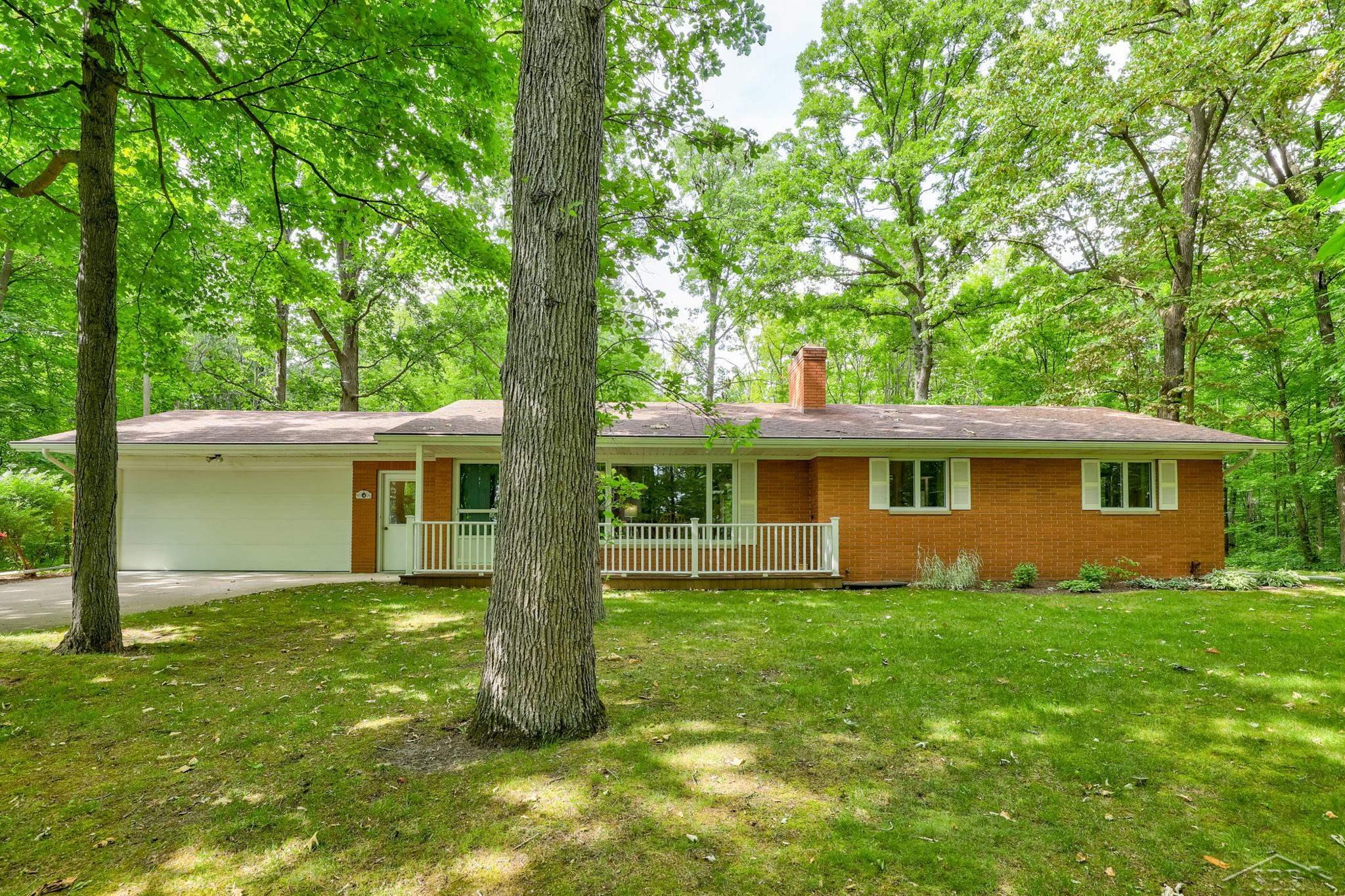 9527 Bender Road Frankenmuth, MI 48734 - Photo 3 of 58 50084181-2.JPG