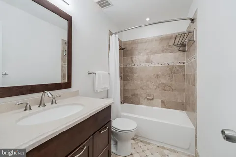 $715,000 | 24 Newland Court, Sterling, VA 20165