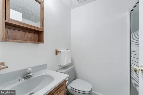 $715,000 | 24 Newland Court, Sterling, VA 20165