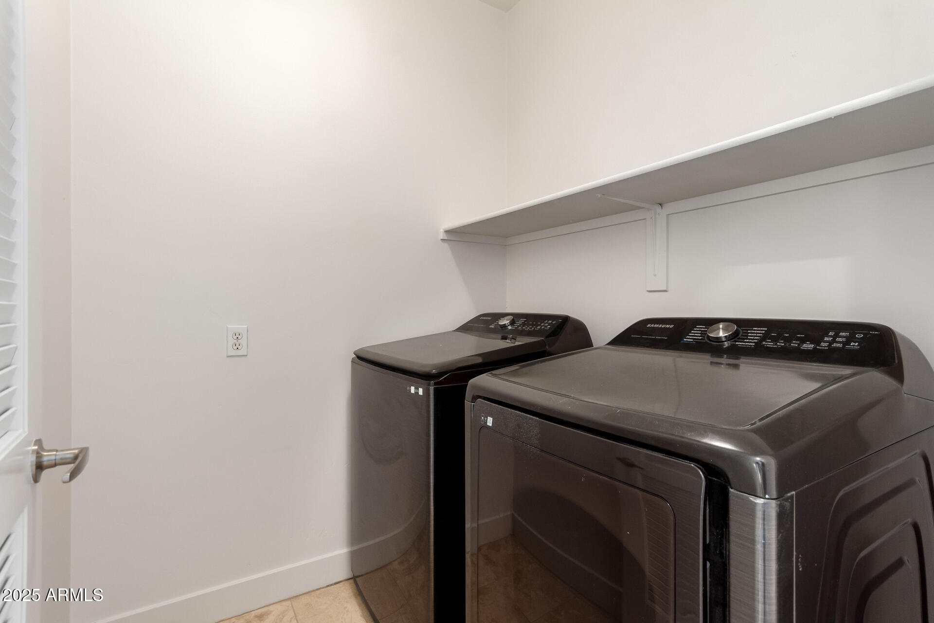 945 East Playa Del Norte Drive, Unit 3013 Tempe, AZ 85288 - Photo 16 of 36 a utility room with dryer and washer