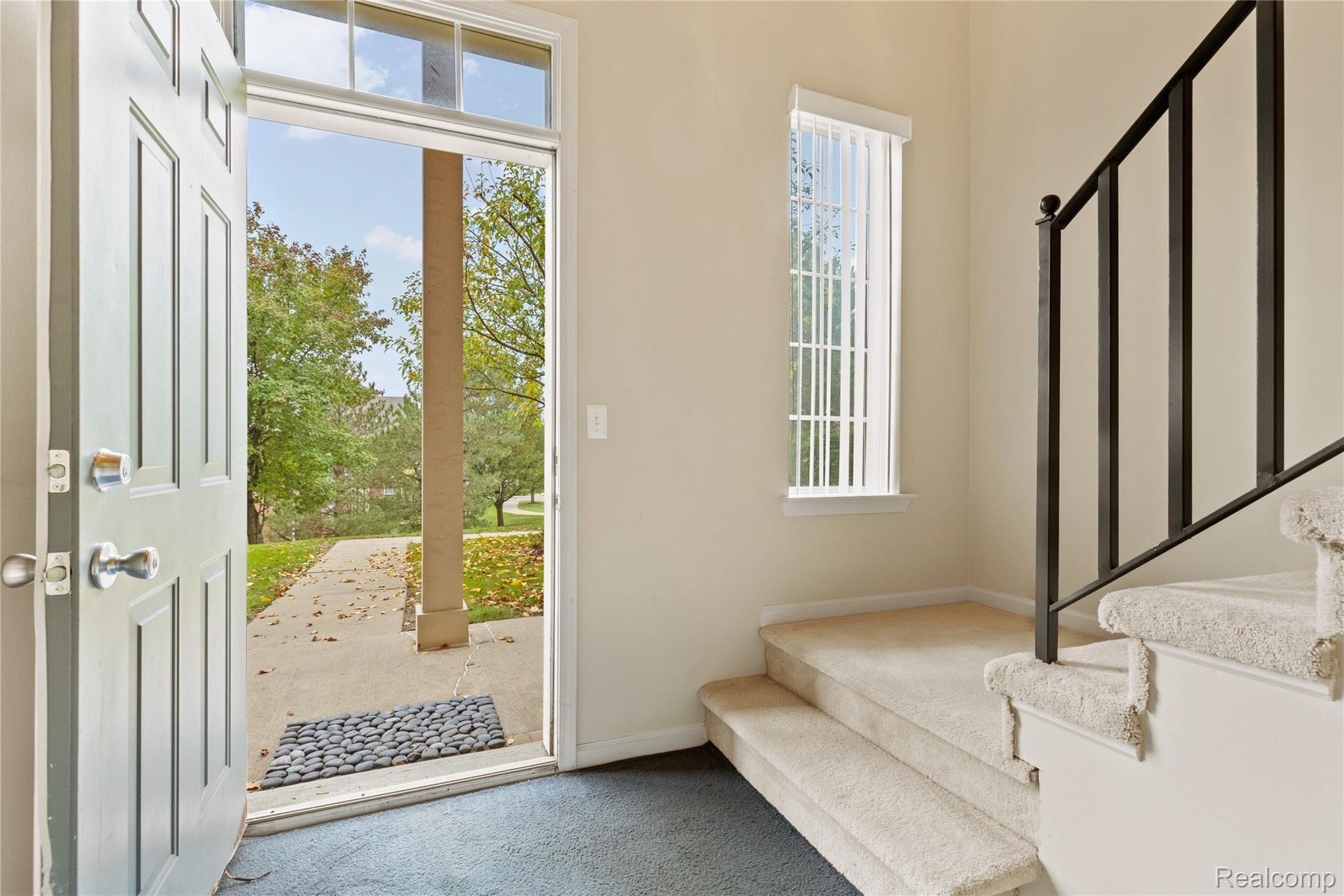 1802 Flagstone Circle Rochester, MI 48307 - Photo 3 of 26 1802 Flagstone Circle-3.jpg