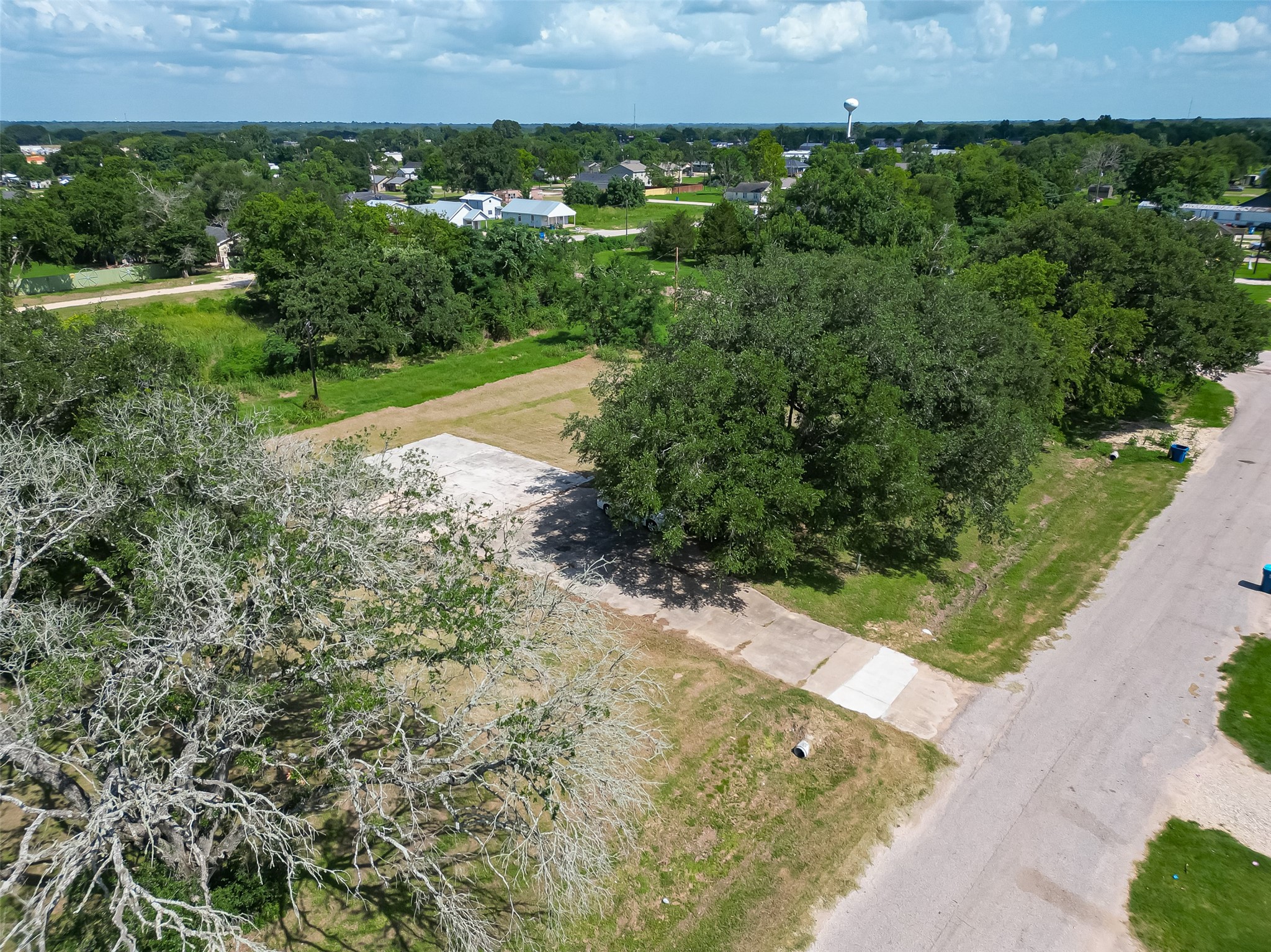 210 5th Street Hempstead, TX 77445 - Photo 14 of 36 a view of a back yard