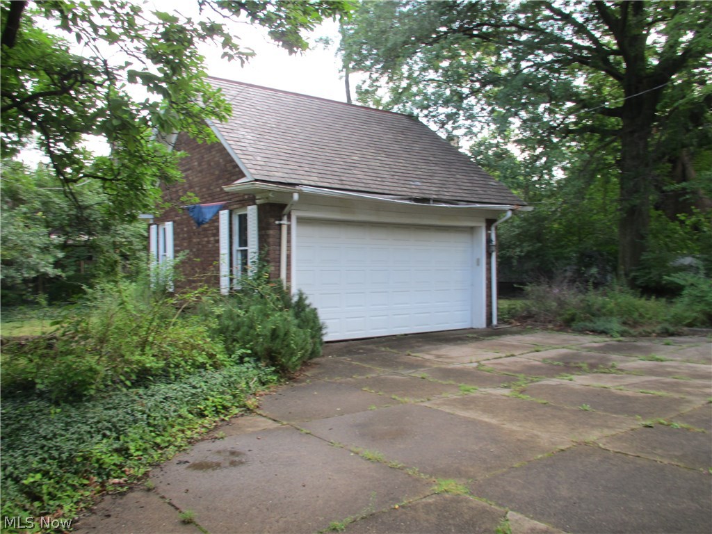 2555 Edgehill Road Cleveland, OH 44106 - Photo 8 of 34 Gallery Image 8