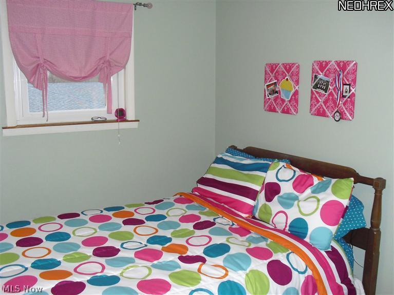 6250 Dodge Road Southwest Canton, OH 44706 - Photo 13 of 25 A delightful 2nd bedroom on the first floor