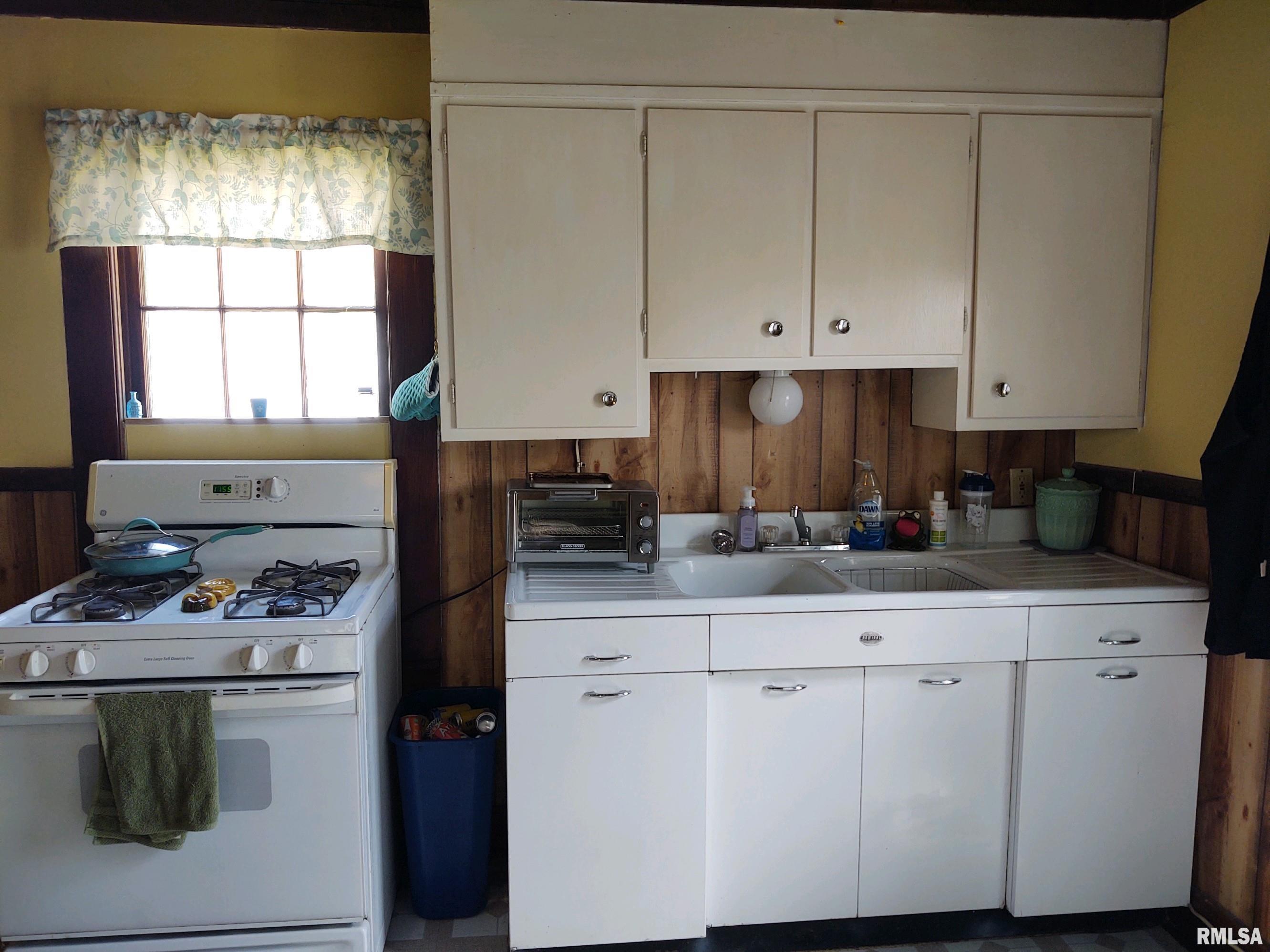 57 South Main Street Raleigh, IL 62977 - Photo 5 of 18 Gallery Image 5