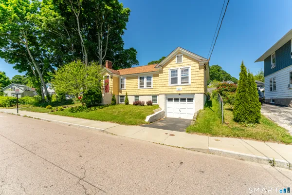 $260,000 | 36 Briggs Street, New London, CT 06320