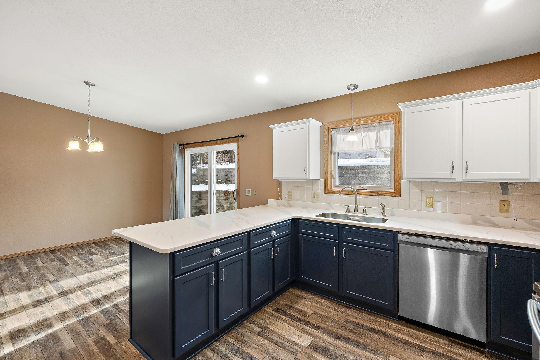 402 25th Street Southwest Rochester, MN 55902 - Photo 5 of 36