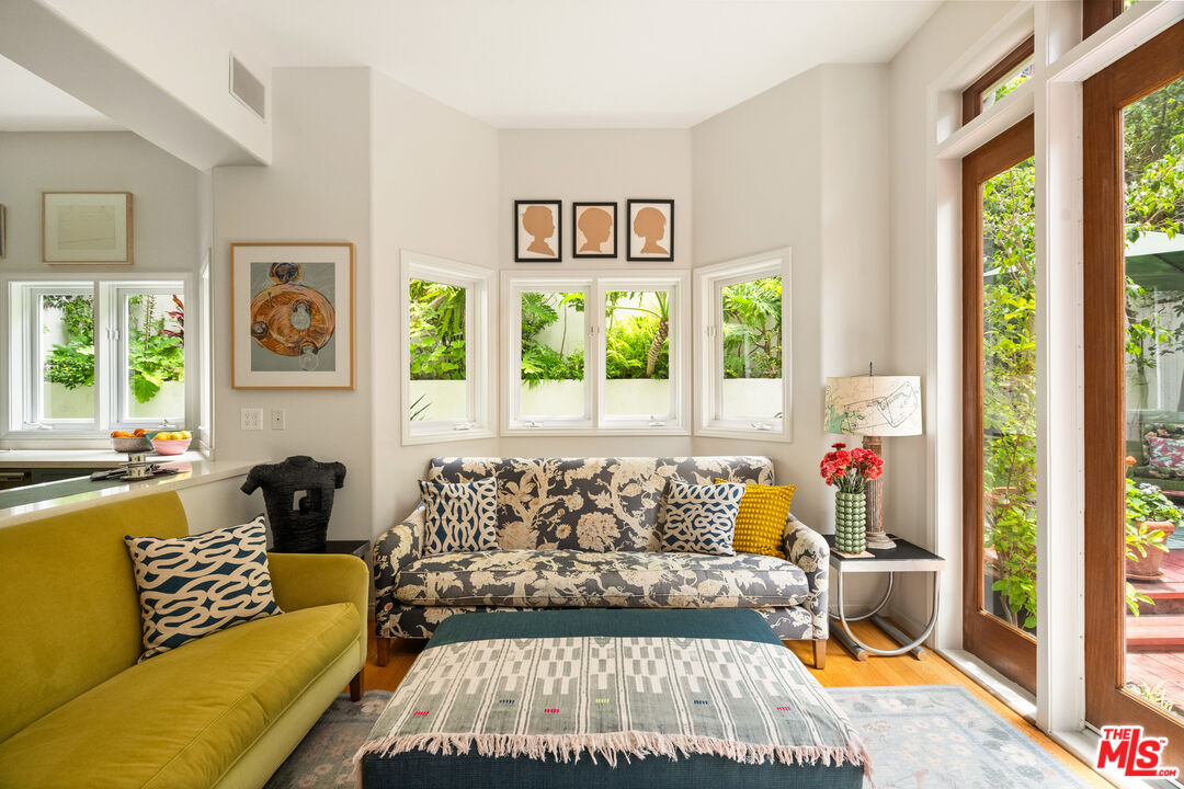 454 Sycamore Road Santa Monica, CA 90402 - Photo 17 of 32