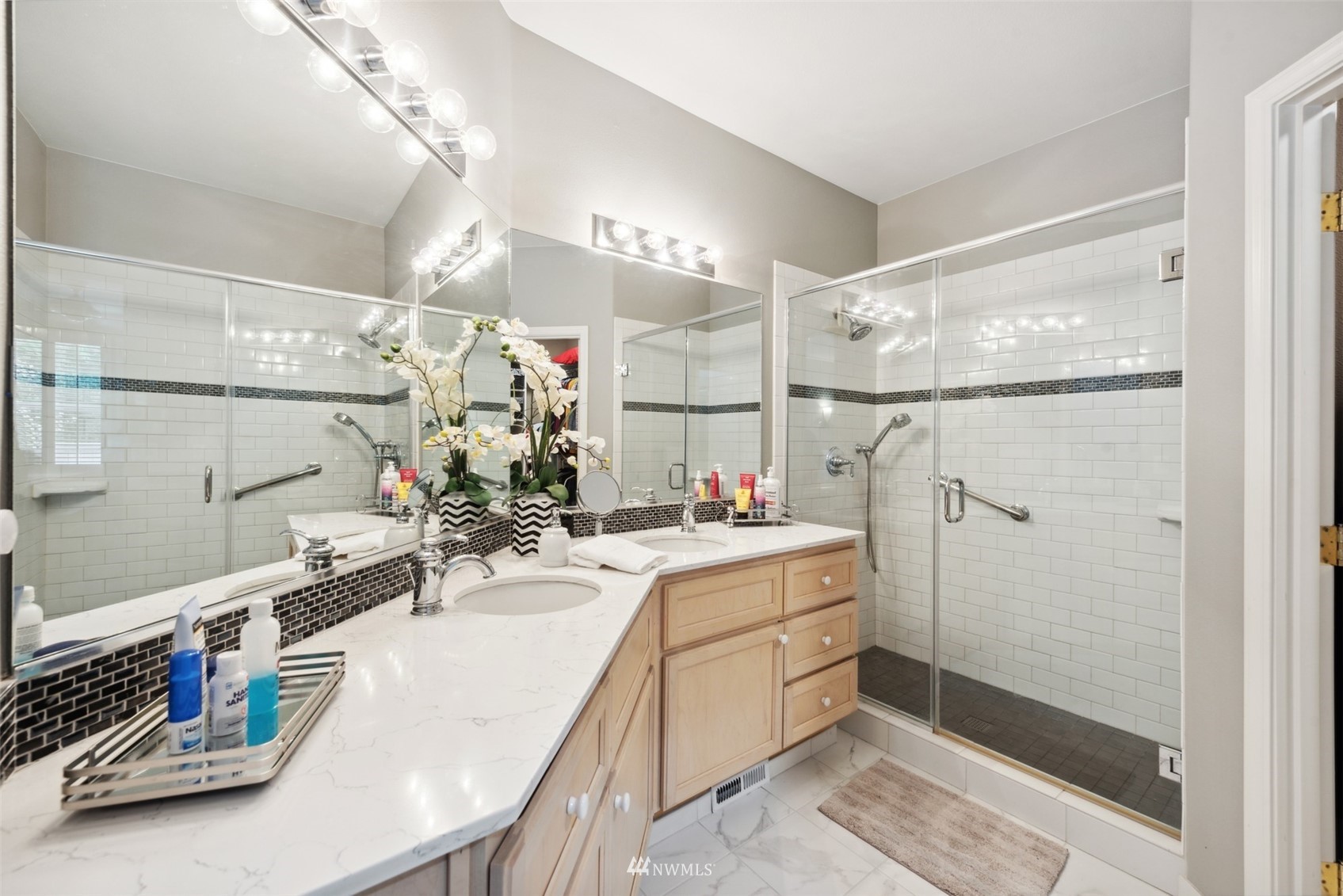562 Chelan Place Northeast Renton, WA 98059 - Photo 12 of 27 a room with a washing machine and sink