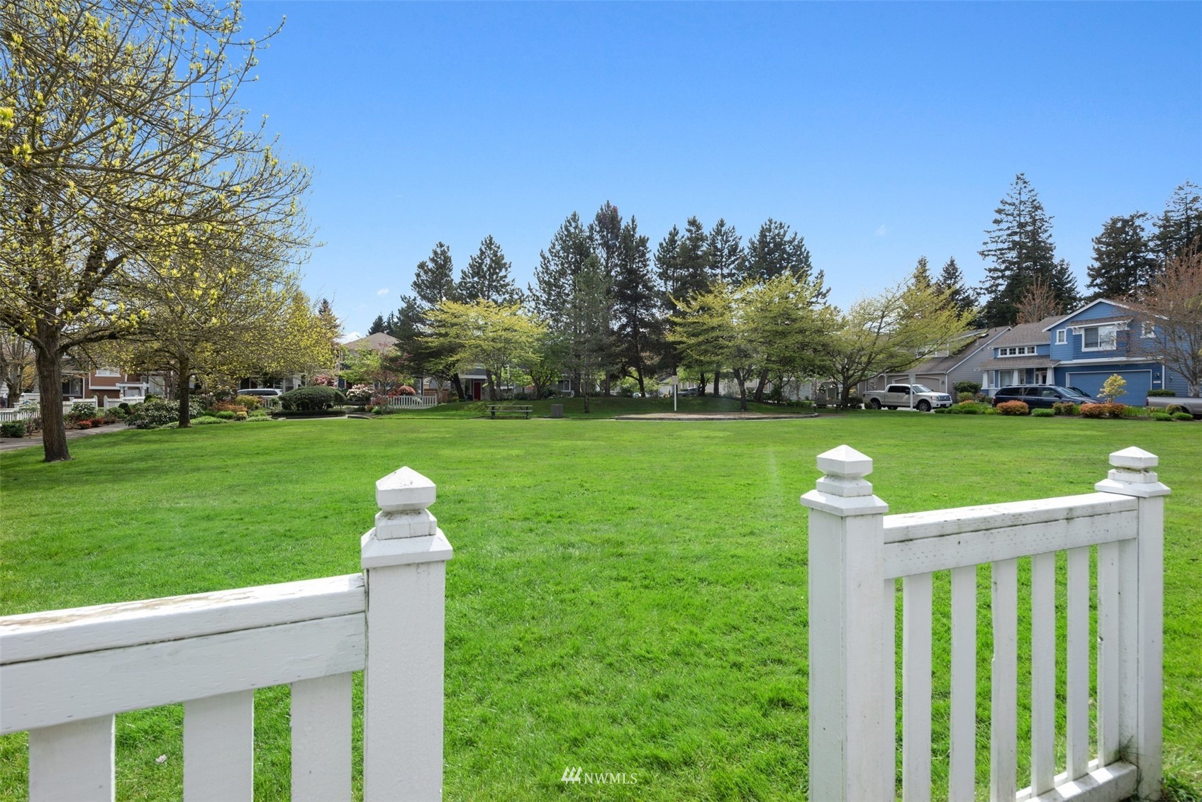 562 Chelan Place Northeast Renton, WA 98059 - Photo 24 of 27 a view of a golf course with a garden