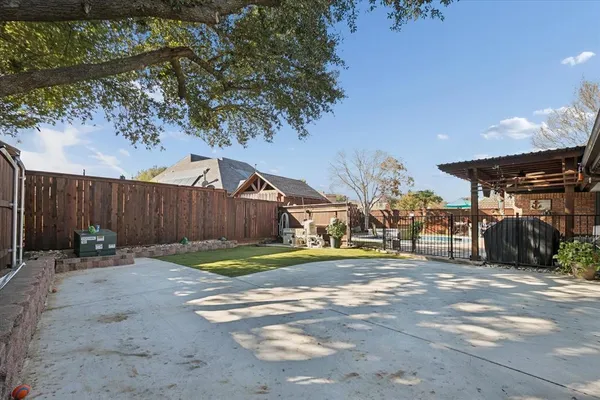 $515,000 | 325 Cottonwood Lane, Hurst, TX 76054