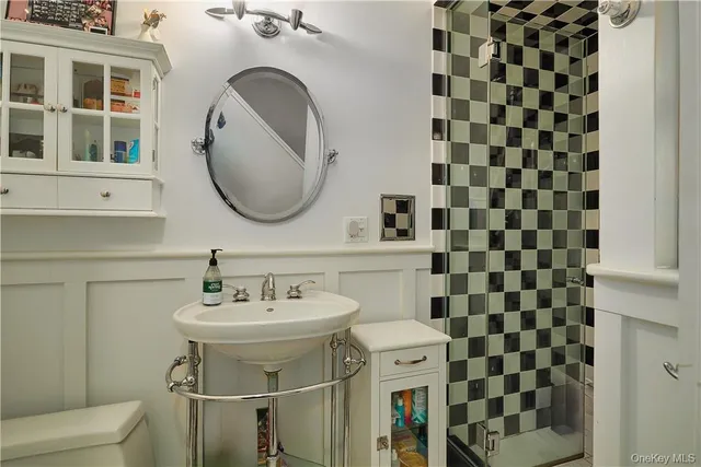 $1,425,000 | 8 Old Park Road, Tuxedo Park, NY 10987