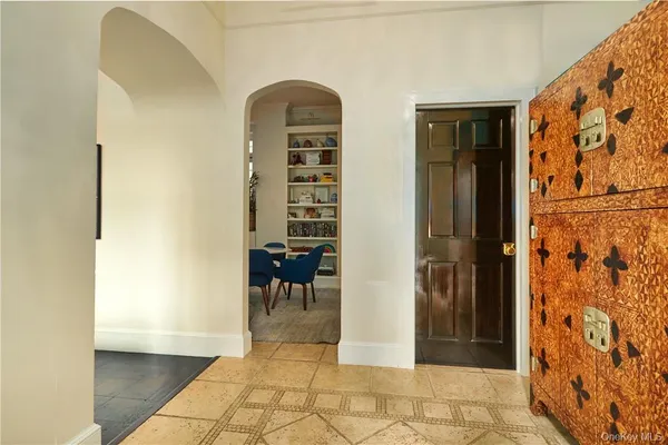 a view of livingroom with furniture and dining room