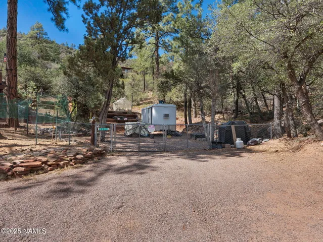 a view of a dry field