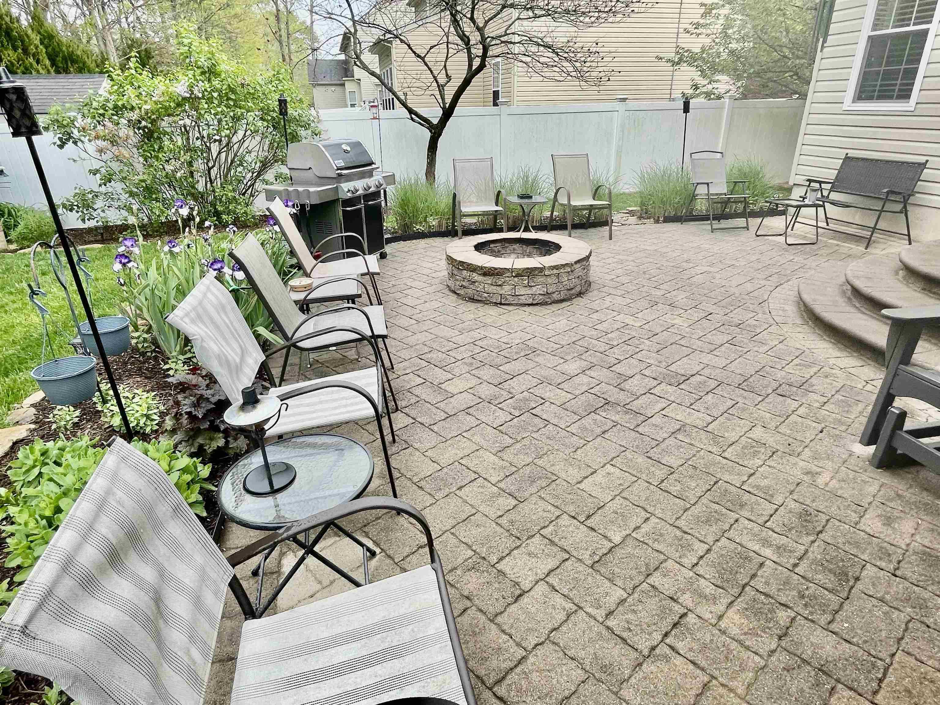 30 Cottage Road Egg Harbor Township, NJ 08234 - Photo 21 of 22 a backyard of a house with seating space