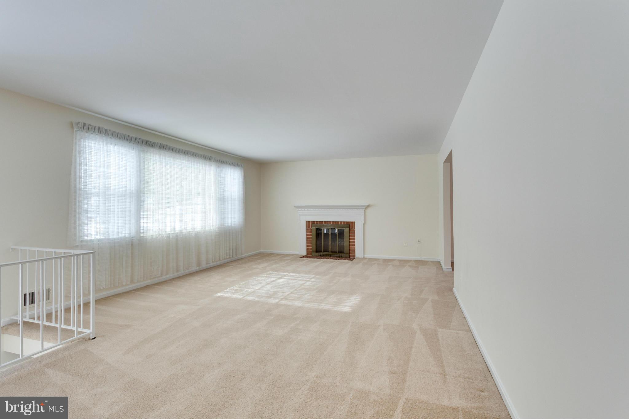 7200 Thrasher Road McLean, VA 22101 - Photo 3 of 19 Family Room