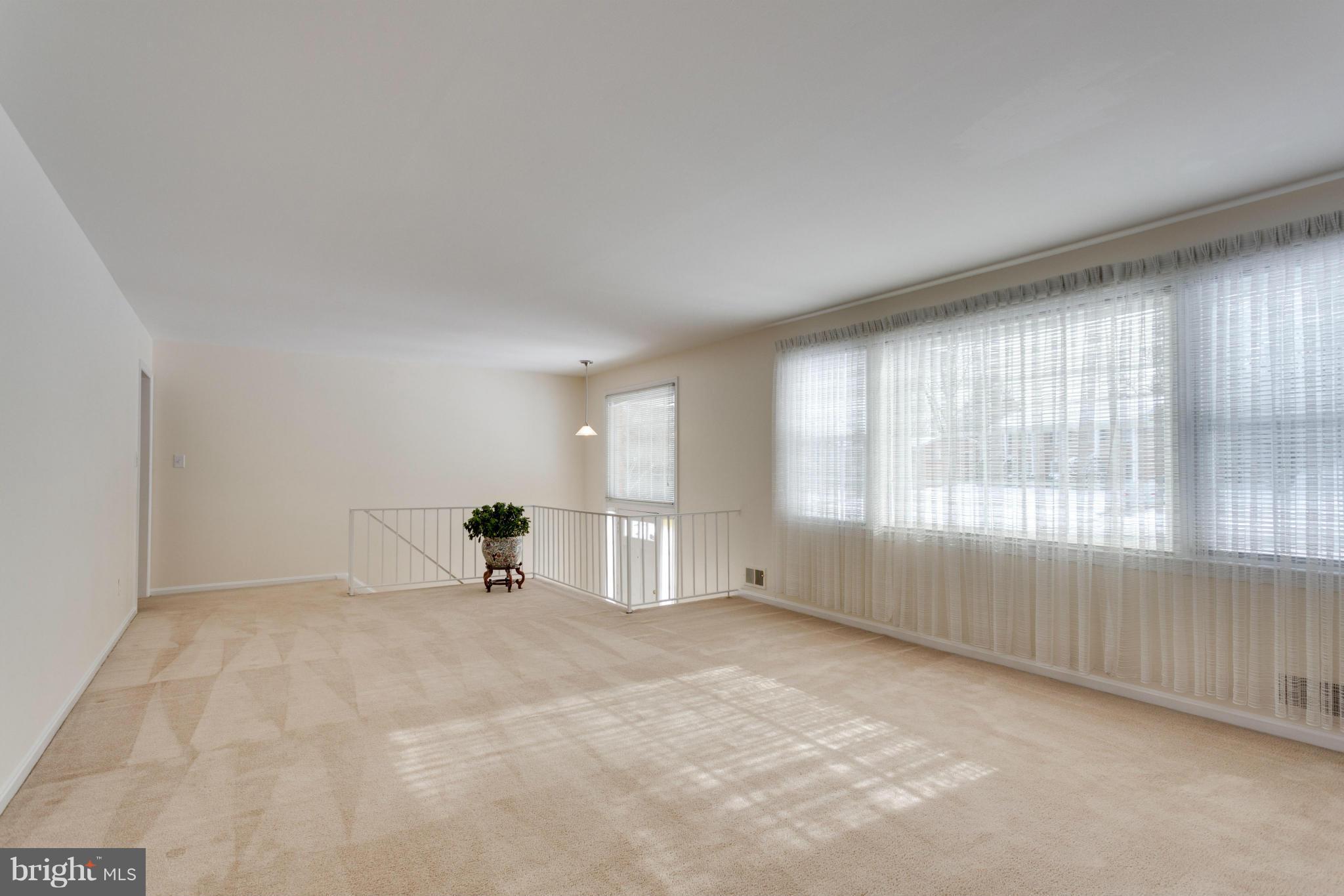 7200 Thrasher Road McLean, VA 22101 - Photo 4 of 19 Family Room