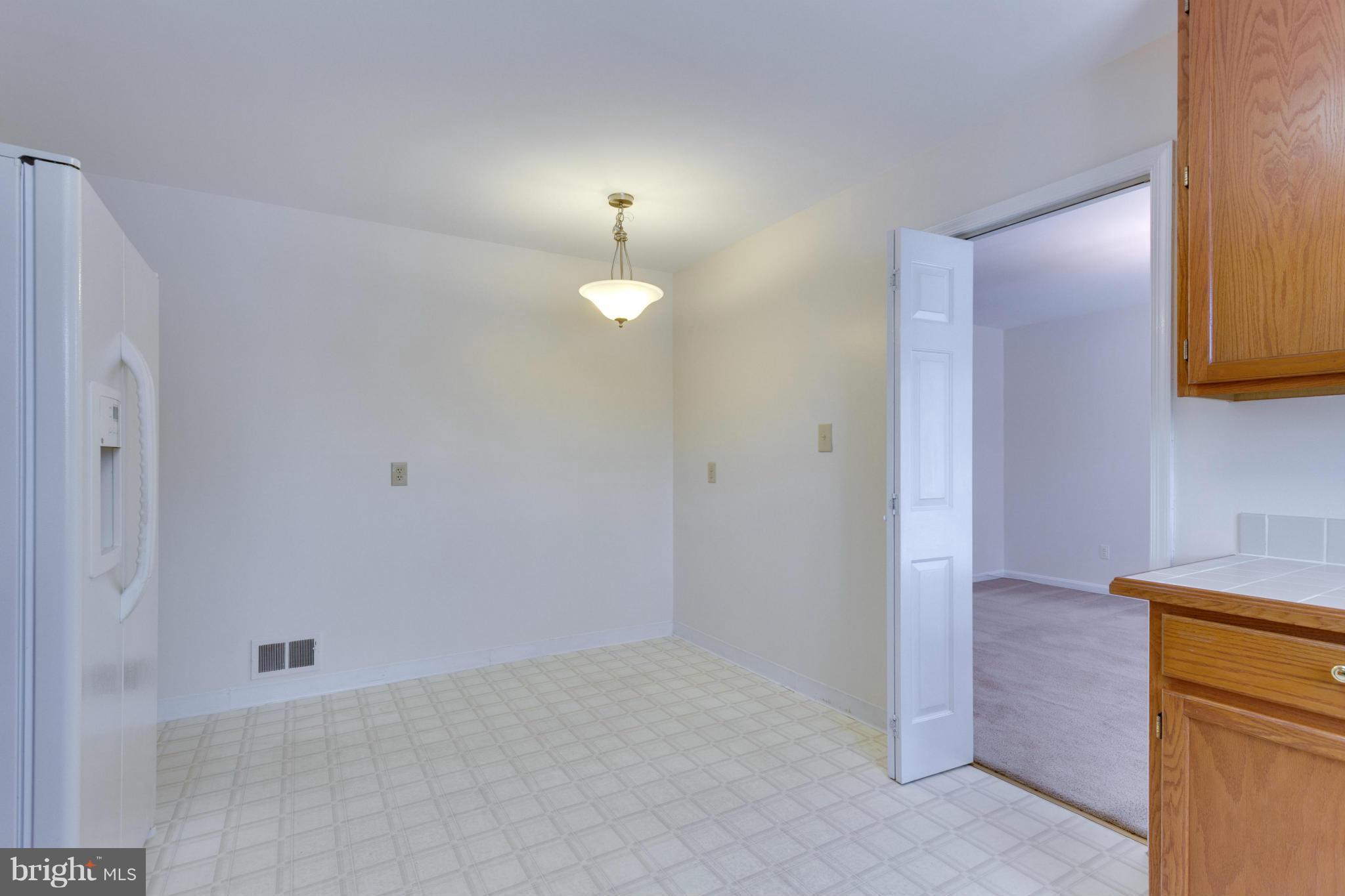 7200 Thrasher Road McLean, VA 22101 - Photo 7 of 19 Kitchen