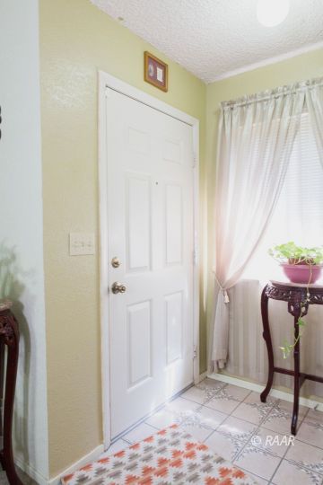 600 Beth Lane Ridgecrest, CA 93555 - Photo 6 of 25 a view of a livingroom with furniture and a window