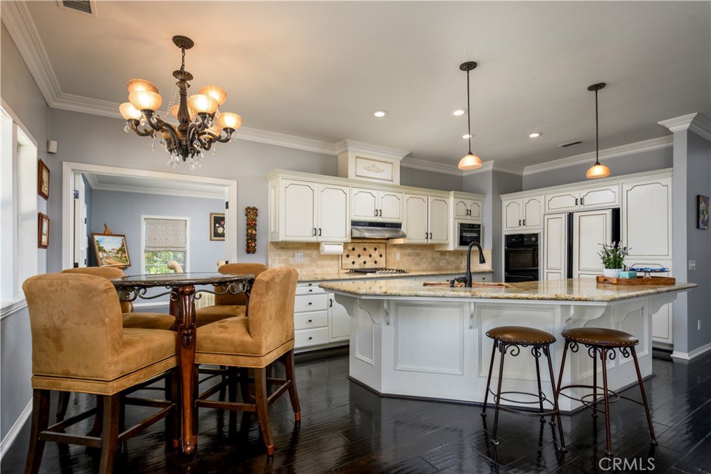 1463 Bishop Place Riverside, CA 92506 - Photo 11 of 43