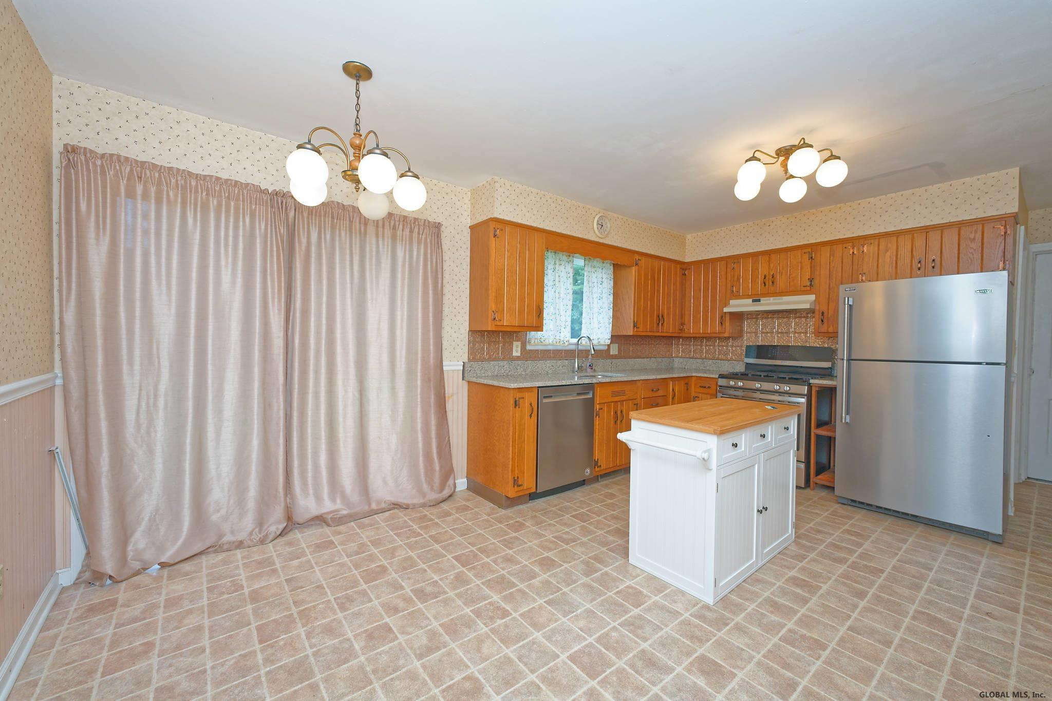 14 Vandenburg Lane Colonie, NY 12110 - Photo 15 of 38 Photo 15