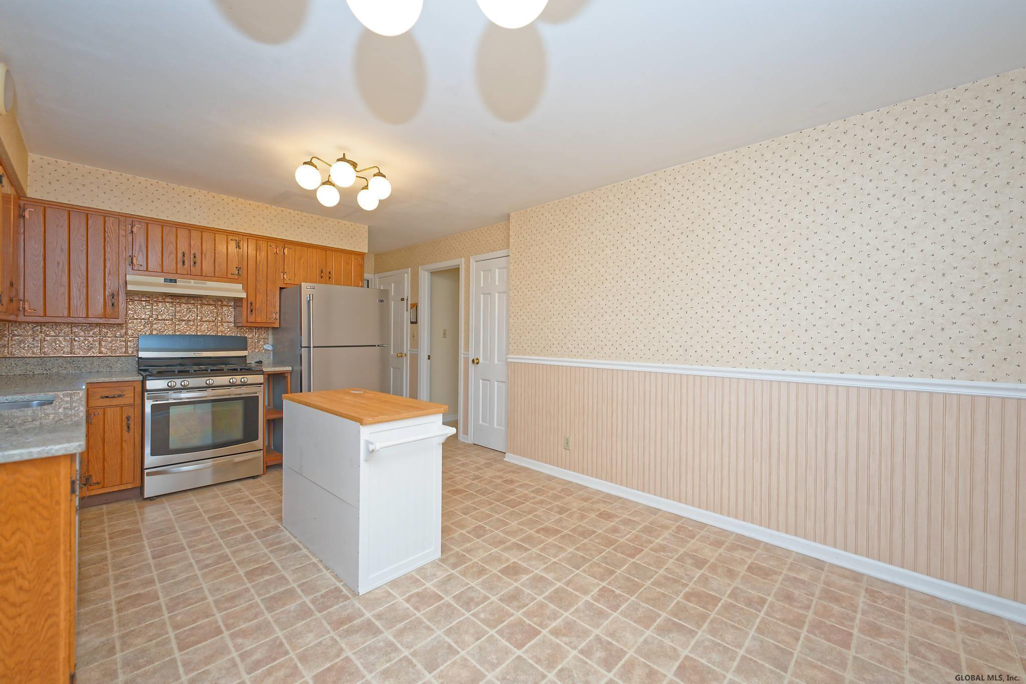 14 Vandenburg Lane Colonie, NY 12110 - Photo 16 of 38 Photo 16