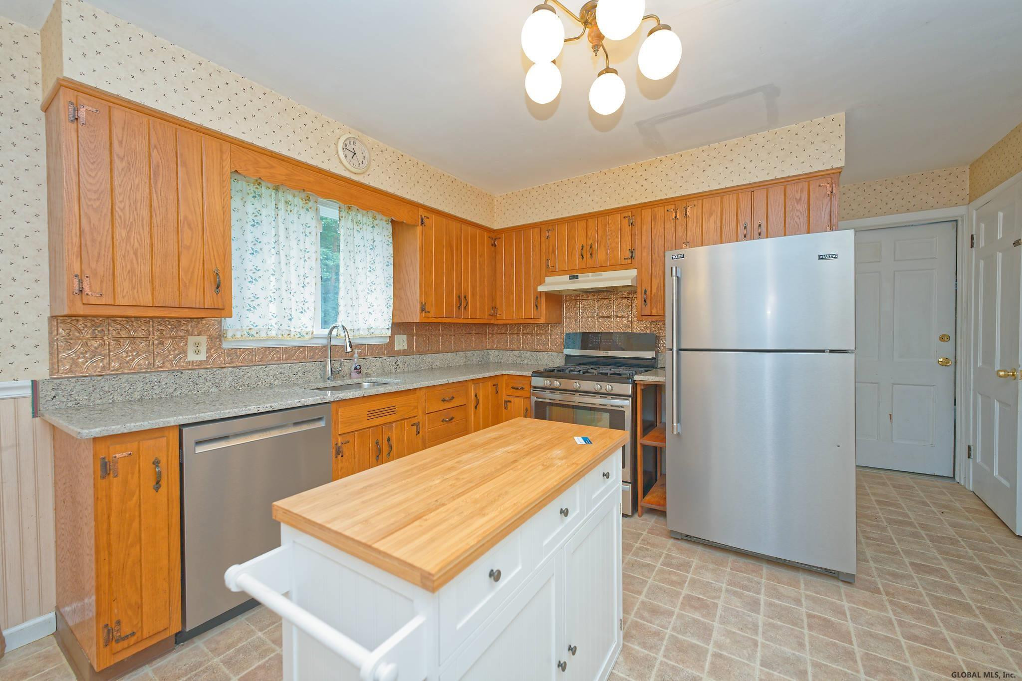 14 Vandenburg Lane Colonie, NY 12110 - Photo 17 of 38 Photo 17