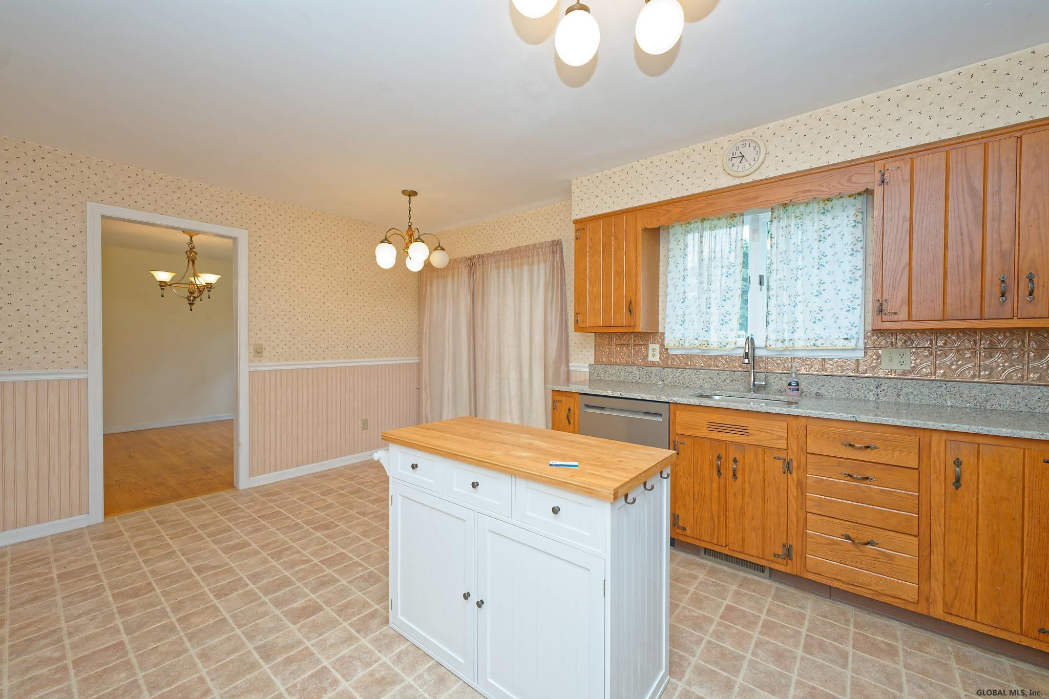 14 Vandenburg Lane Colonie, NY 12110 - Photo 18 of 38 Photo 18