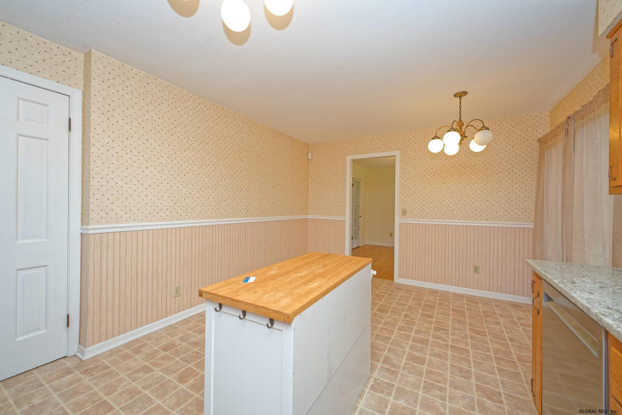 14 Vandenburg Lane Colonie, NY 12110 - Photo 19 of 38 Photo 19