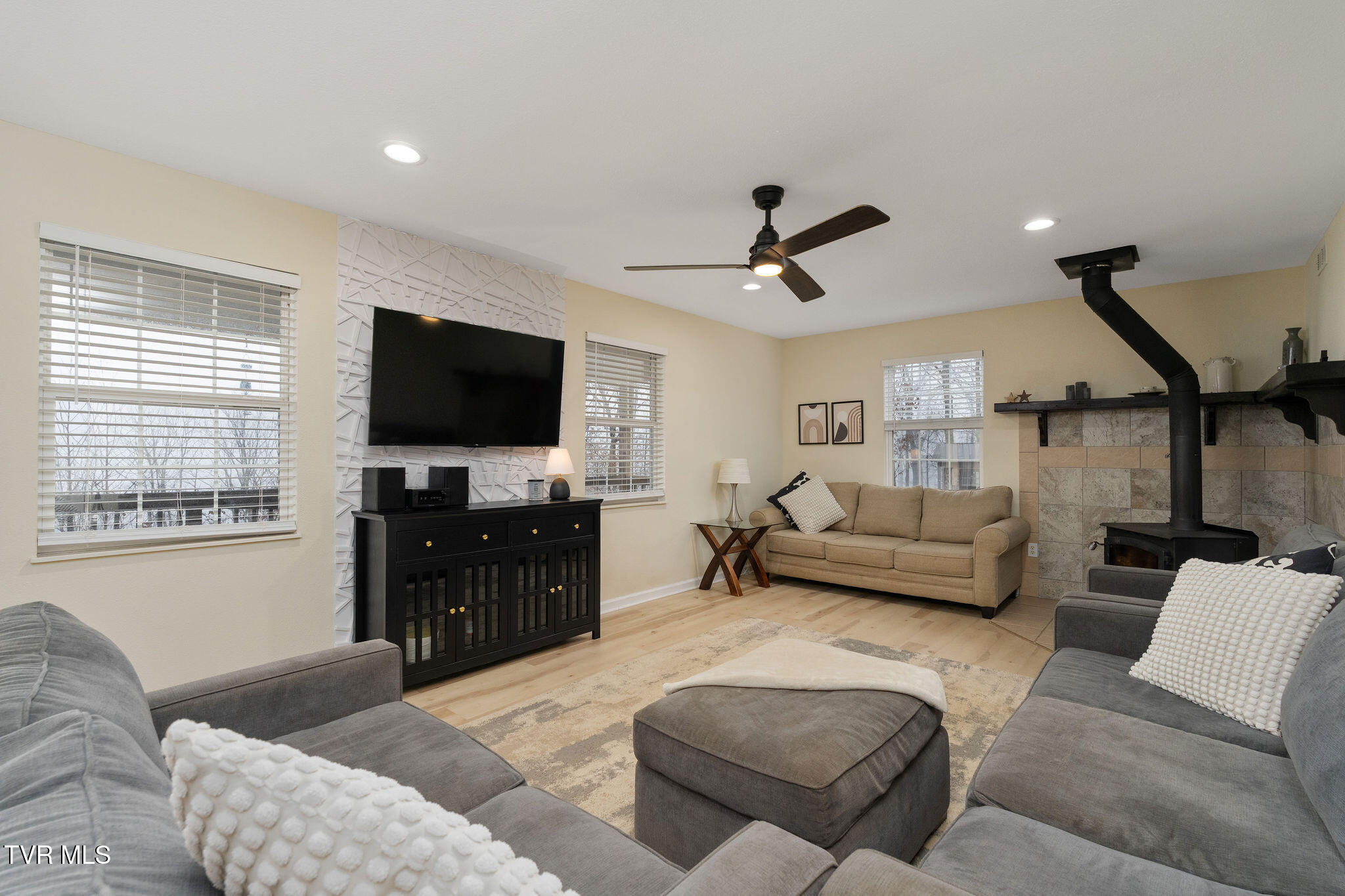 7538 Snake Hollow Road Sneedville, TN 37869 - Photo 9 of 49 DSC02114