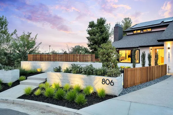 $2,499,000 | 806 Needlerock Place, Escondido, CA 92025