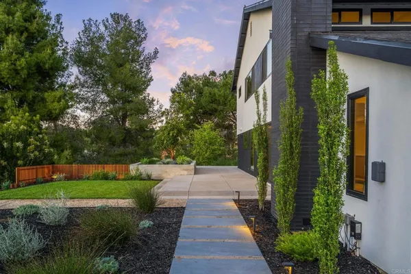 $2,499,000 | 806 Needlerock Place, Escondido, CA 92025