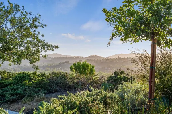 $2,499,000 | 806 Needlerock Place, Escondido, CA 92025