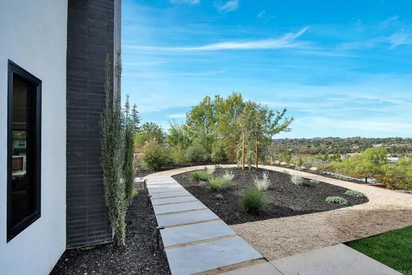 $2,499,000 | 806 Needlerock Place, Escondido, CA 92025