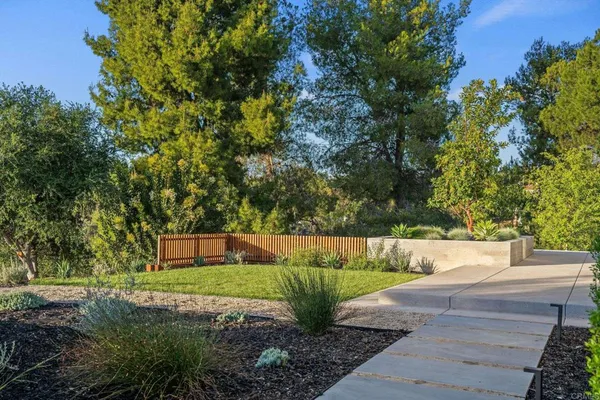 $2,499,000 | 806 Needlerock Place, Escondido, CA 92025
