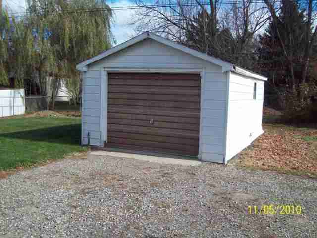 211 South Maple Webberville, MI 48892 - Photo 2 of 8 31031989-1.JPG