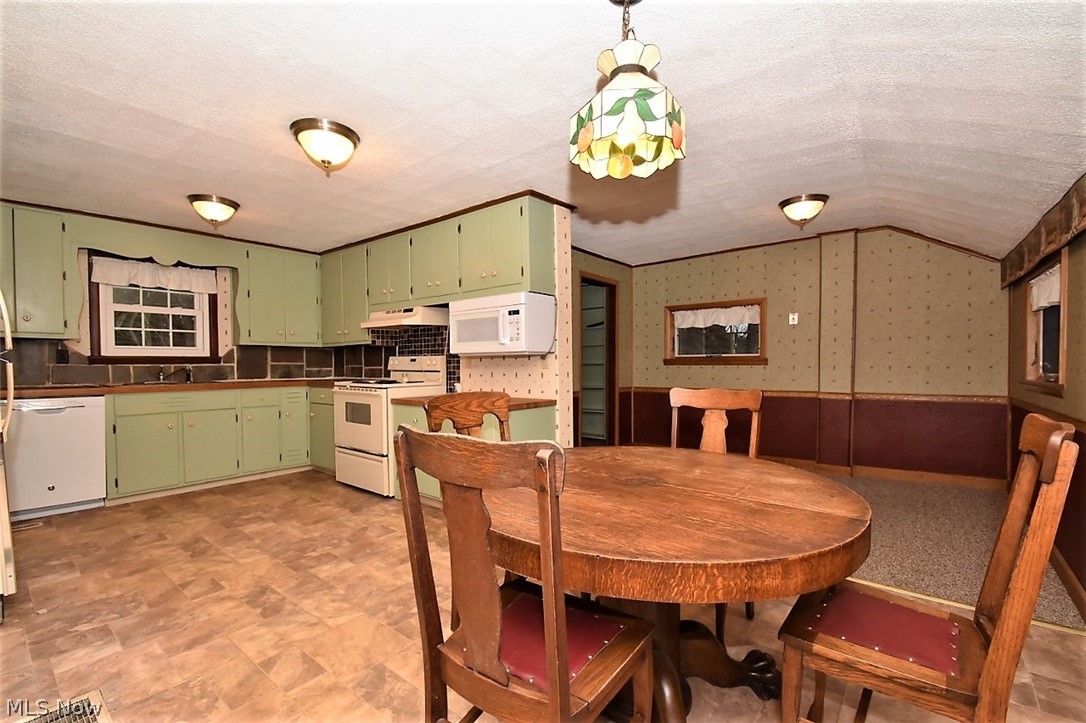 5652 Winchell Road Hiram, OH 44234 - Photo 5 of 25 Large kitchen with eat in area and bonus area that can be used as sitting room or office.