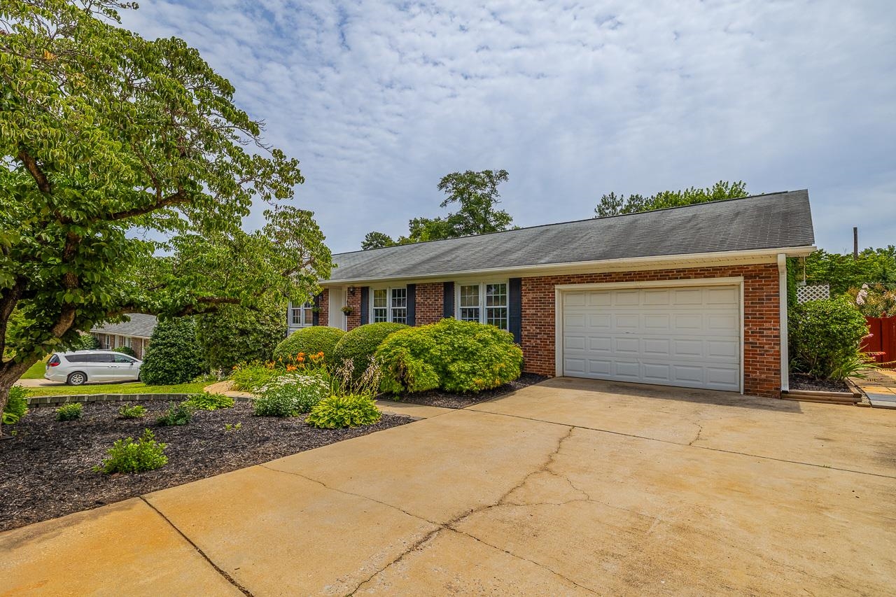 304 Del Norte Road Greenville, SC 29615 - Photo 2 of 50