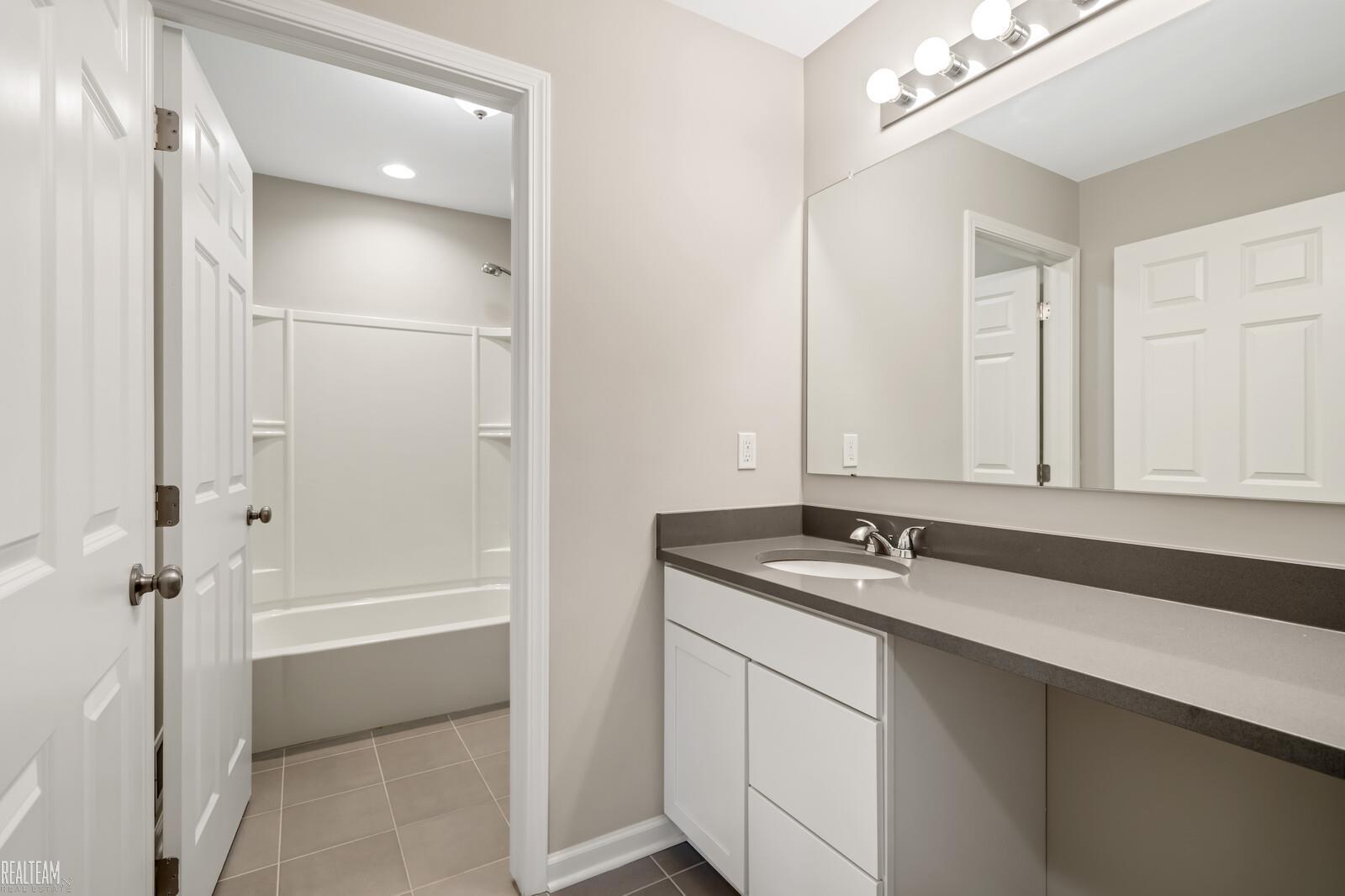 922 Lemon Drive Rochester Hills, MI 48307 - Photo 25 of 33
