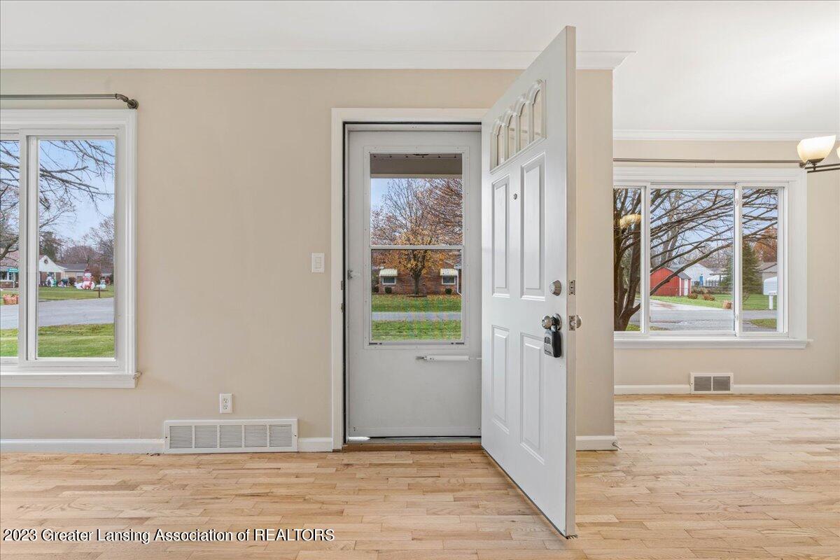 2808 Arlington Road Lansing, MI 48906 - Photo 11 of 31 11-Media Jett-11