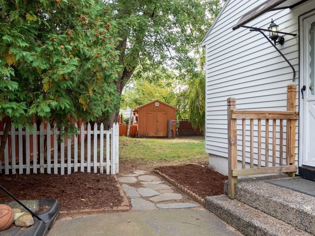 25 French Street Springfield, MA 01104 - Photo 2 of 16 a front view of a house