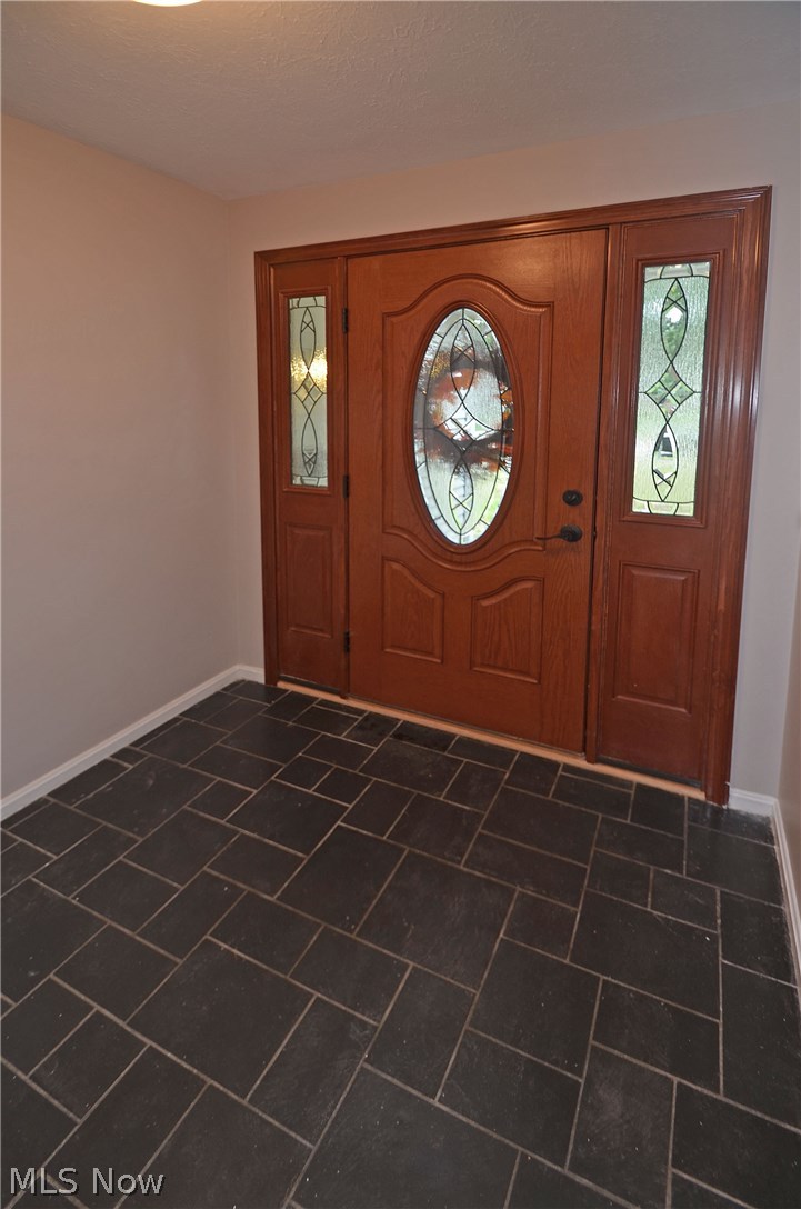 28527 Knickerbocker Road Bay Village, OH 44140 - Photo 17 of 32 Gallery Image 17