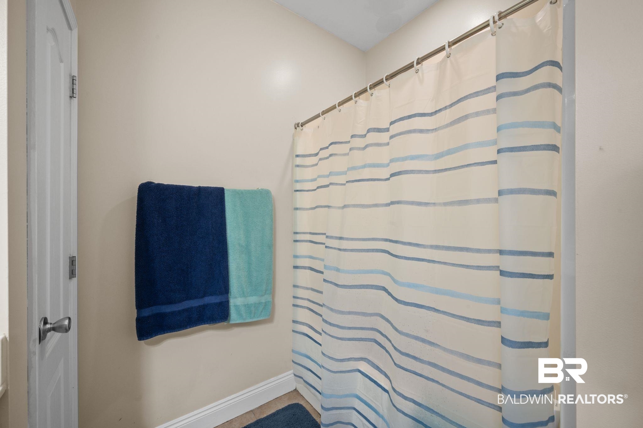 48513 Phillipsville Road Bay Minette, AL 36507 - Photo 29 of 50 Full bath featuring baseboards and curtained shower