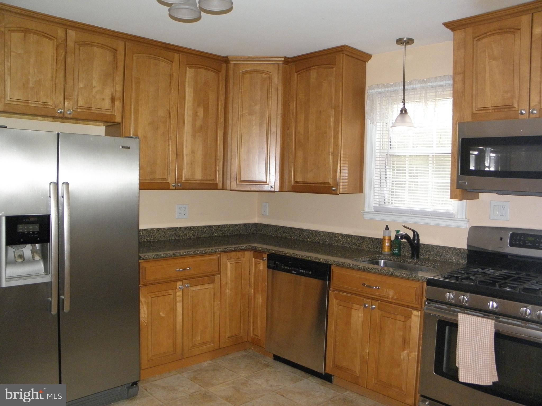 9218 Nottingwood Road Rosedale, MD 21237 - Photo 8 of 28 42" Maple Cabnets